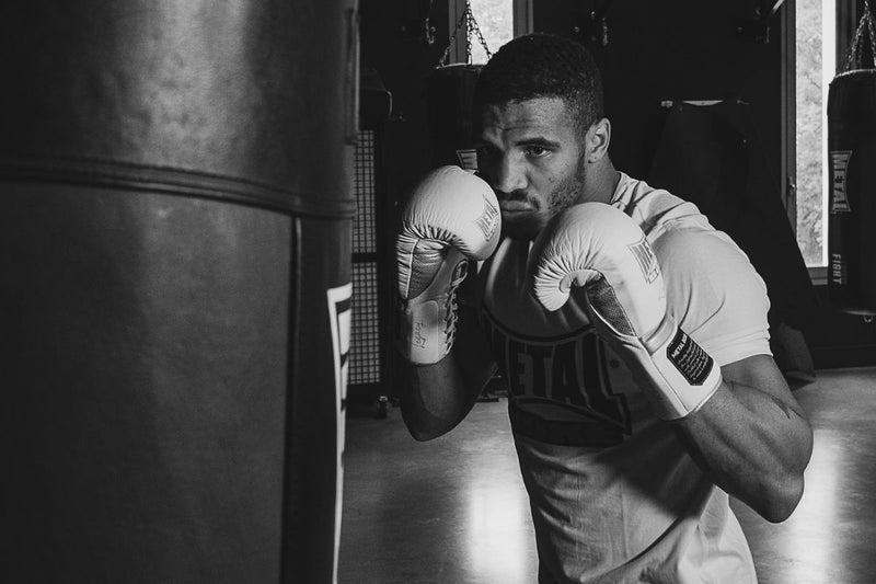 Gants de boxe d'entraînement : bien choisir pour progresser efficacement